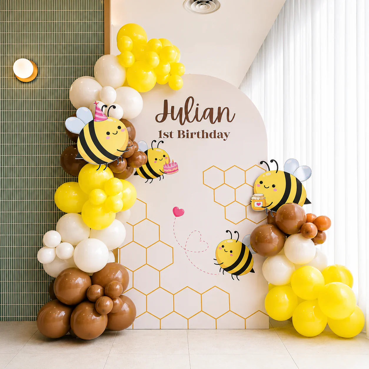 Animal Birthday Backdrop Setup