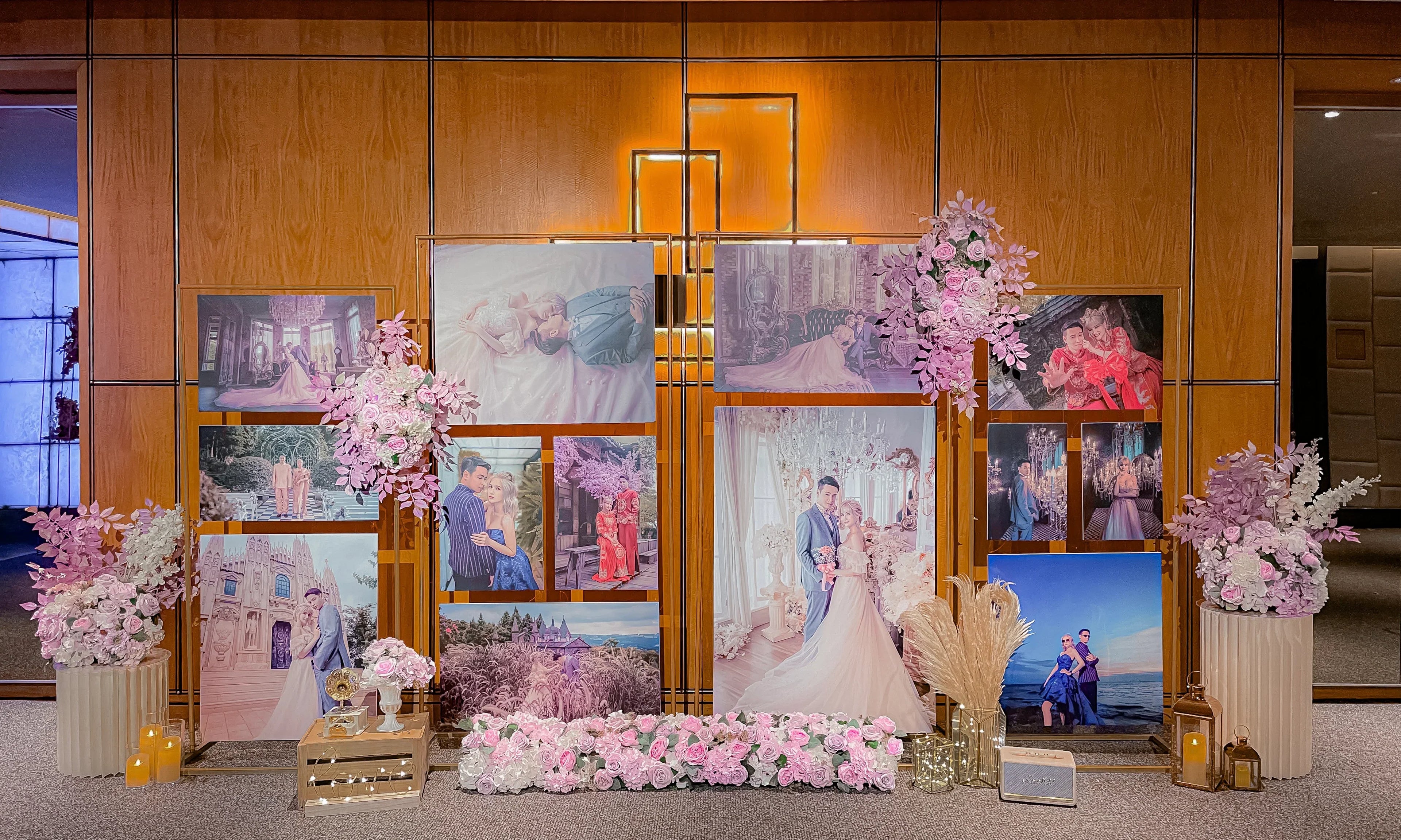 Framed Photo Display 4 Panel